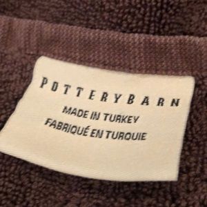 3 Pottery, barn, bath towels 28 x 55.. Plus 1 hand towels 20 x 30.